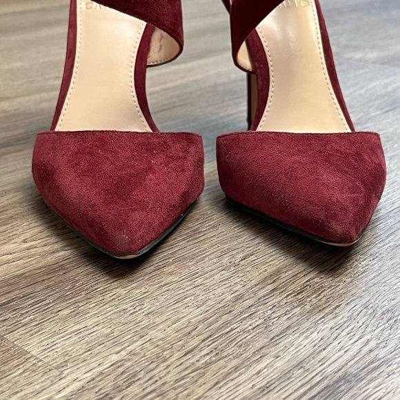 Vince Camuto Carlotte Pointy Toe Pump - Picture 8 of 12